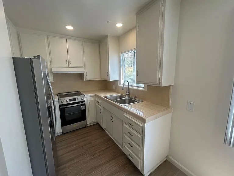 346 N Louise St #11 — Photo 6