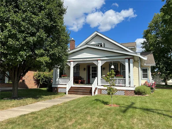 605 N Broad St, Carlinville, IL 62626