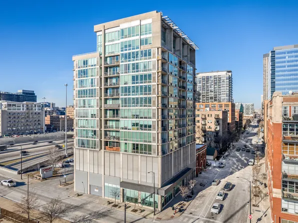 700 W Van Buren St APT 1102, Chicago, IL 60607