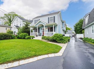 46 Compton St, Belford, NJ 07718