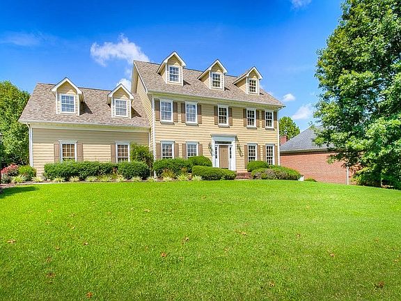 2nd image of 1004 Sussex Dr