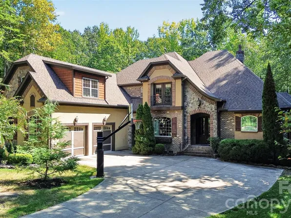 6031 Greystone Dr, Matthews, NC 28104