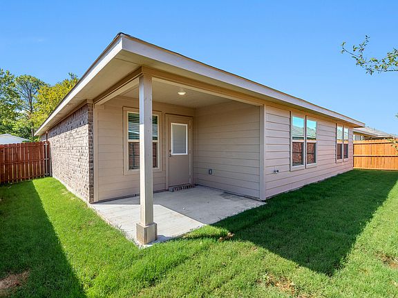 5th image of 222 Seclusion Dr