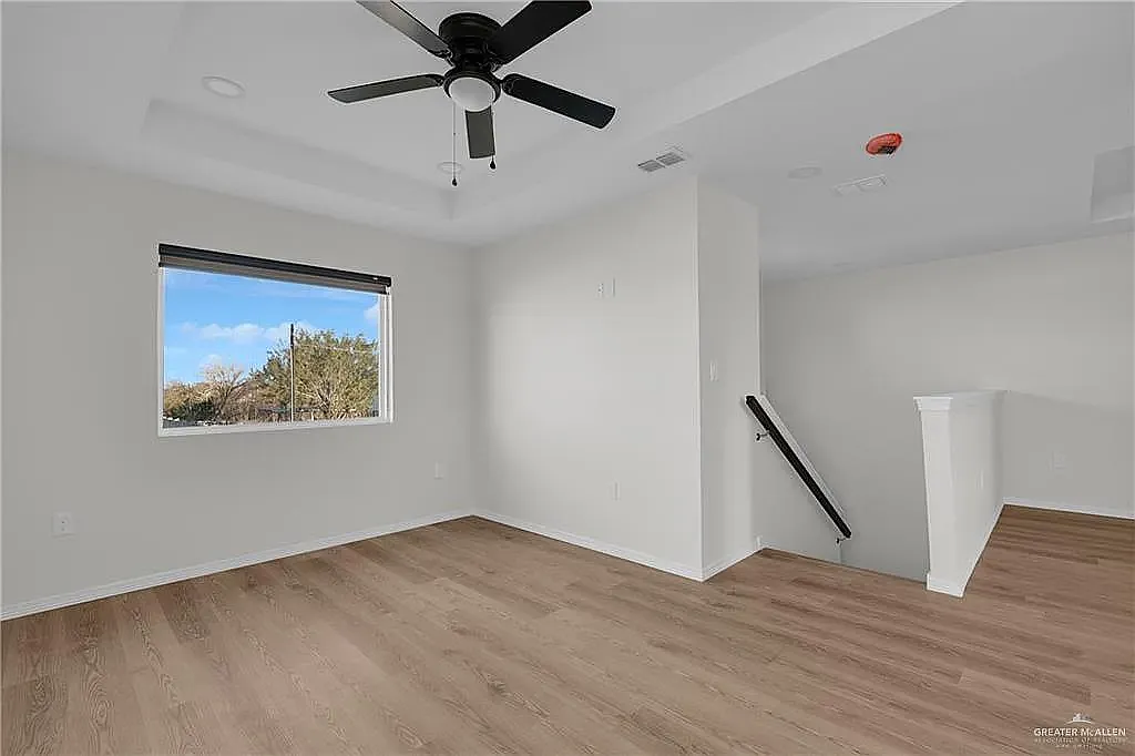 3 bed, 2.5 bath, 2050 sqft, $1,400 — Photo 2