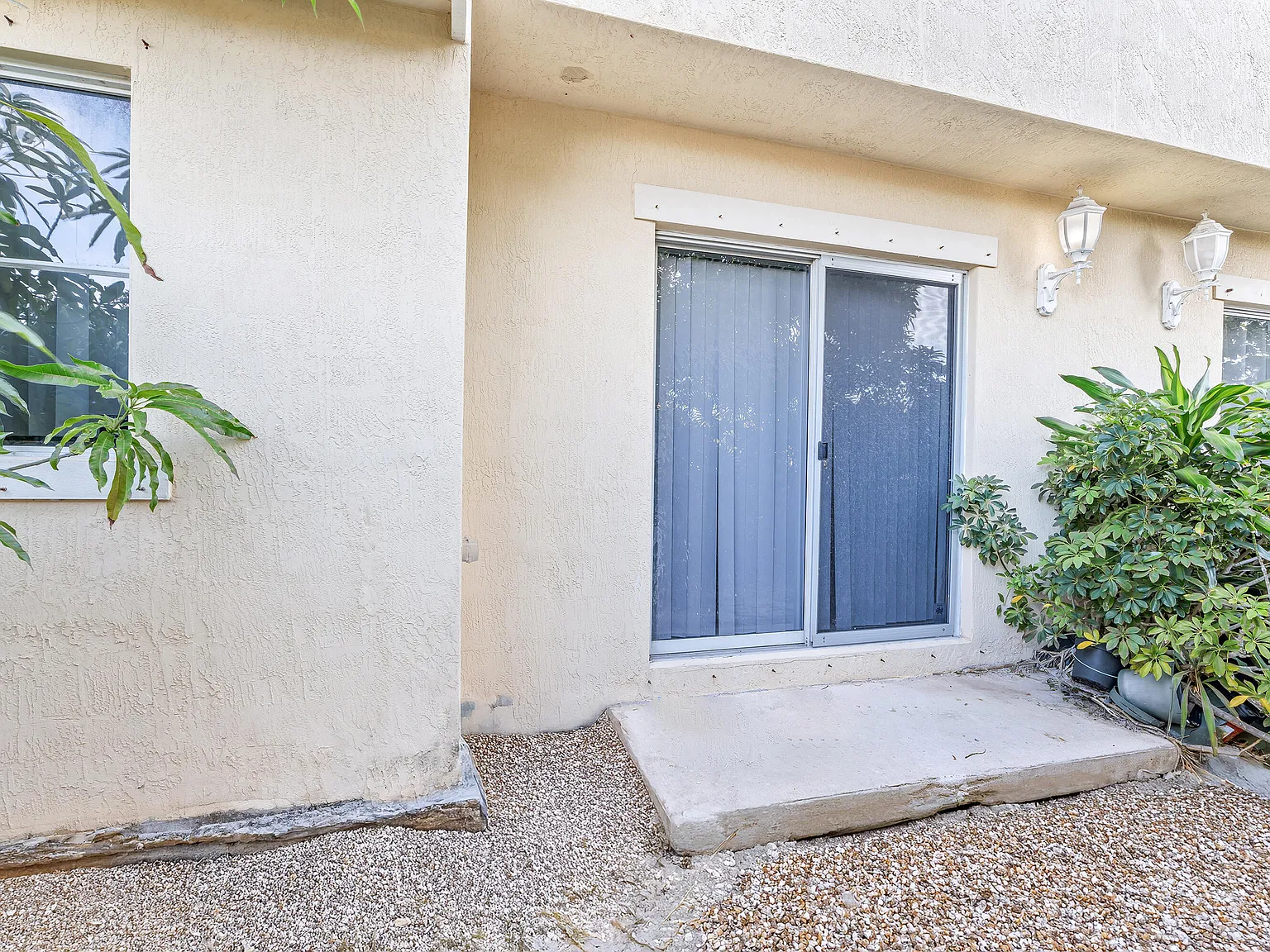 3 bed, 2.5 bath, 1384 sqft, $3,000 — Photo 3