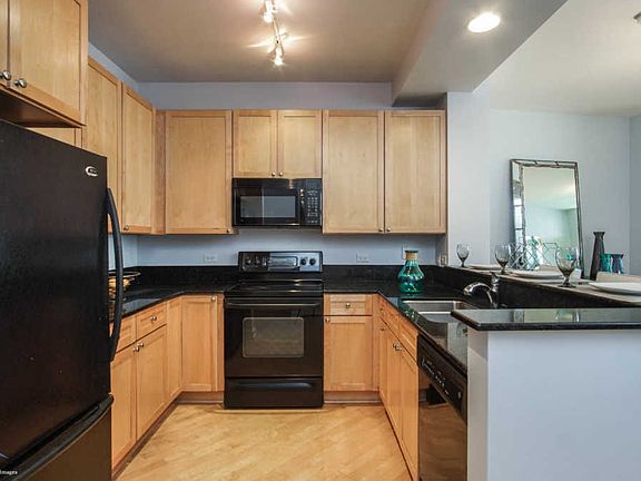 3rd image of 1322 S Prairie Ave Unit 1205