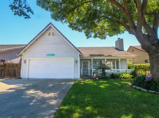 1023 S Pinkham St, Visalia, CA 93292