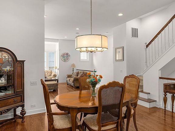 5th image of 743 N Kingsbury St