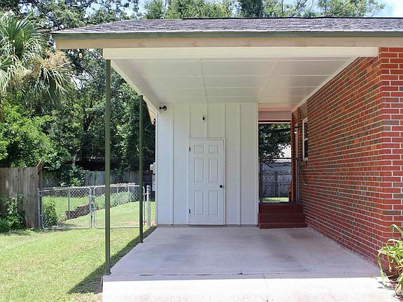 4th image of 3820 Whispering Pines Dr