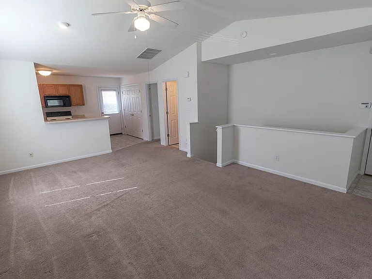 3402 E Saint Charles Rd — Photo 4