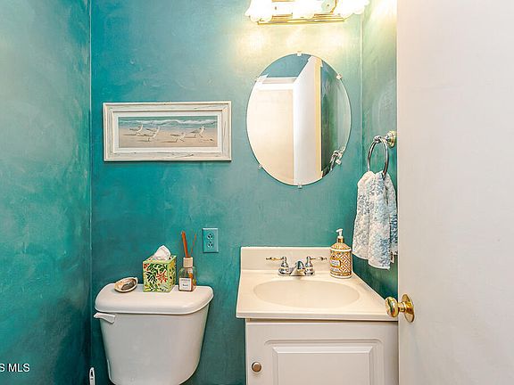 4th image of 5146 Regency Dr APT 2