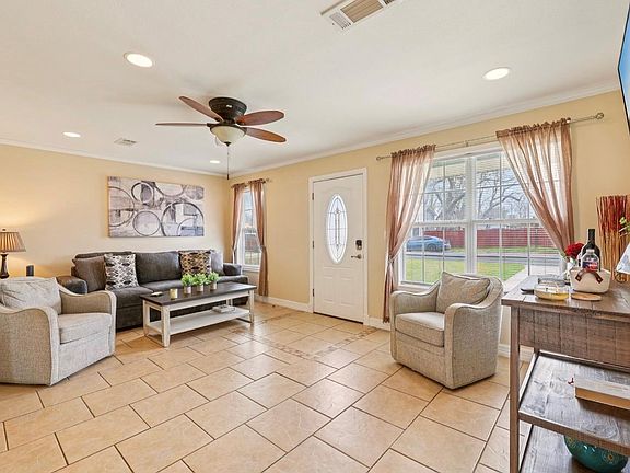 3rd image of 803 E 3rd St