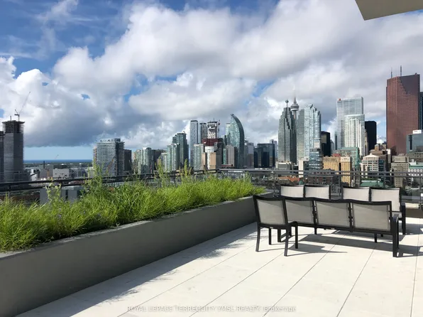 460 Adelaide St E, Toronto, ON