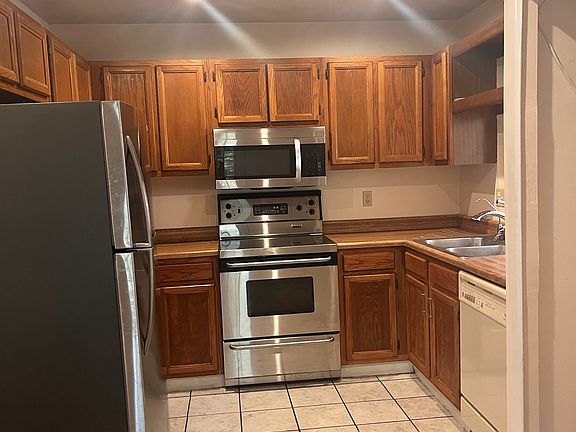 5th image of 7655 Chatham Cir