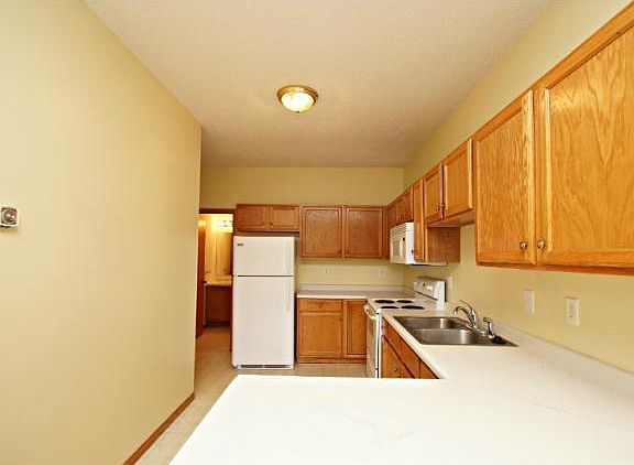 3rd image of 2070 Parkway Ave