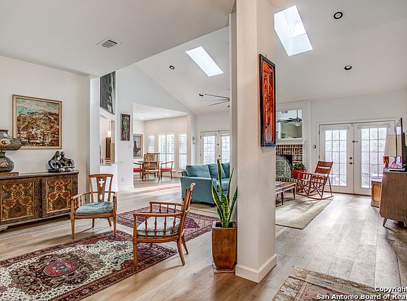 3rd image of 8 Cheltenham Ct
