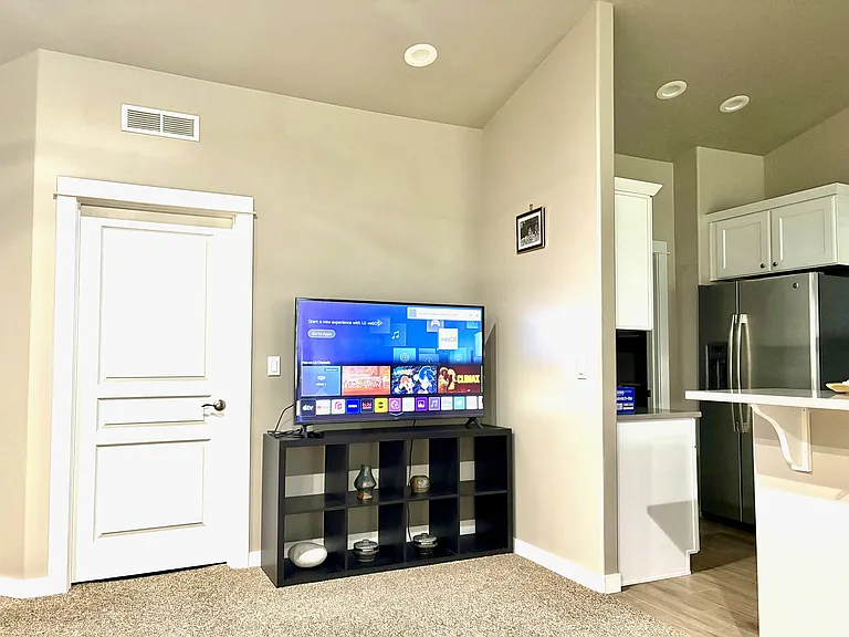 8107 S Topaz Ridge Ave #4 — Photo 8