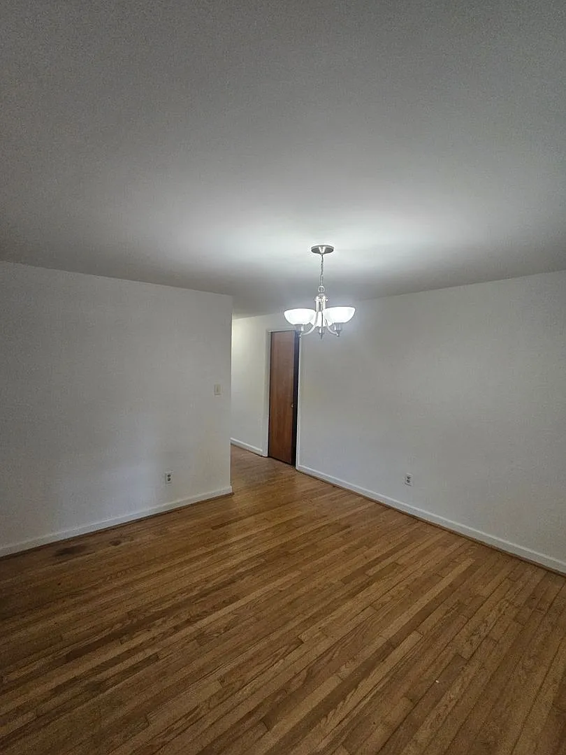 7022 Gardner — Photo 3