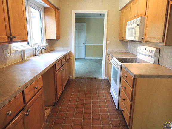 3rd image of 1737 Trowman Way