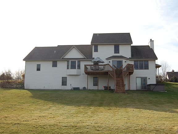 2nd image of 9150 Lake Gerald Dr NE
