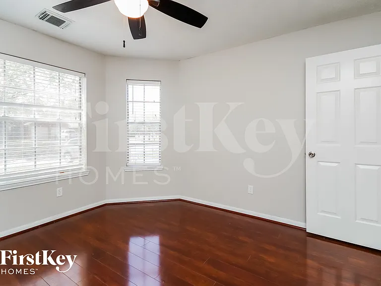 2210 Dublin Dr — Photo 9