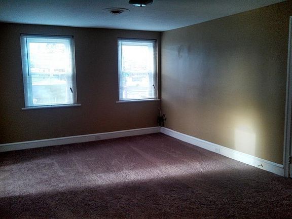 3rd image of 7950 Oxford Ave #1