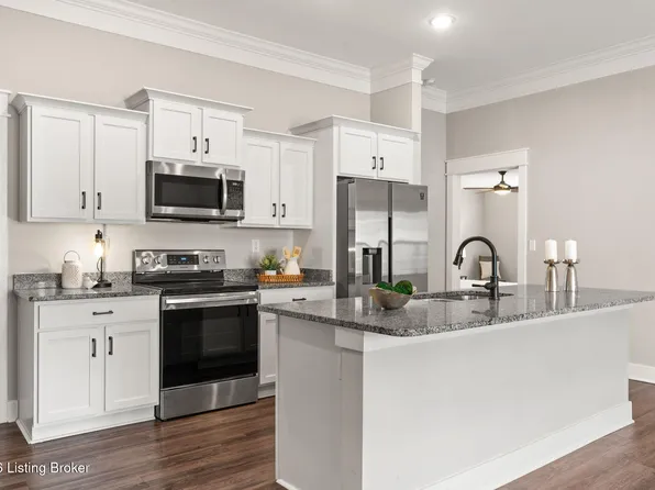 5011 Woodridge Lake Blvd, Louisville, KY 40272