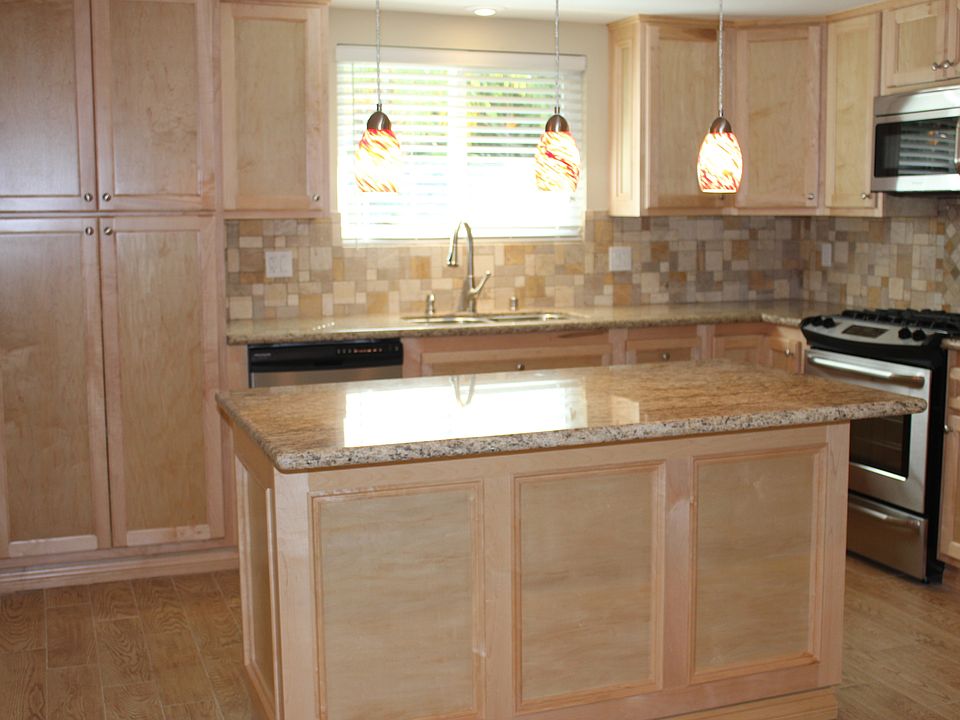 Brand new upgraded kitchen