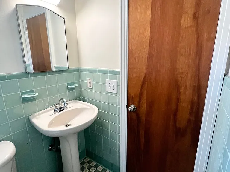 1360 Main St — Photo 39