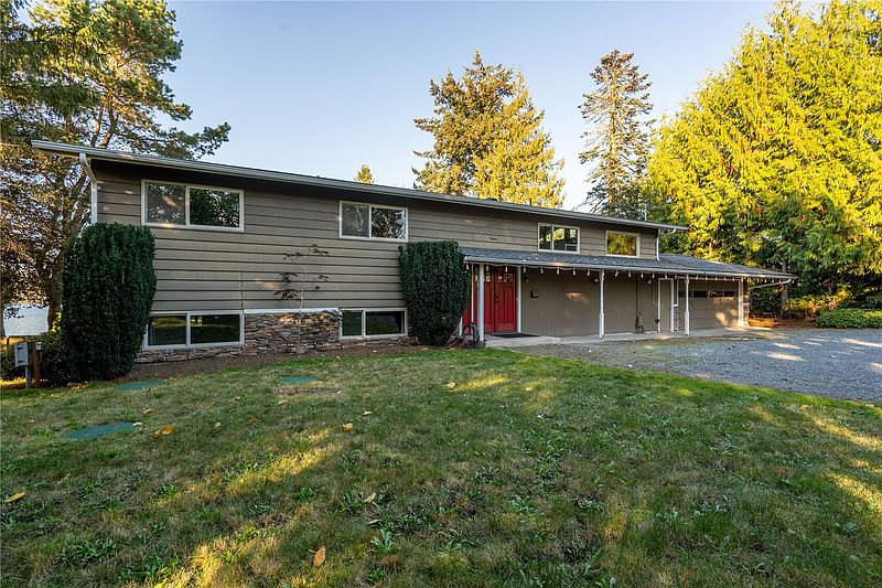 2nd image of 286 E Bartlett Rd