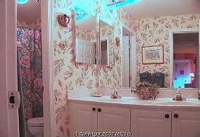 2nd Bath w/two sinks