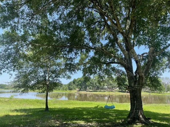 330 Cherry Dr, Caldwell, TX 77836
