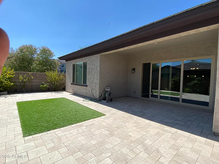 233 W Sandra Ter — Photo 21