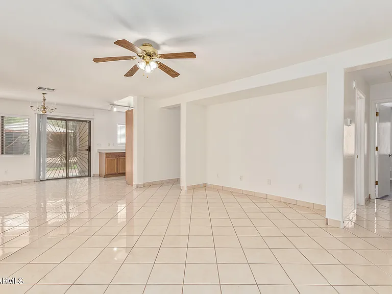 1525 W Burgess Ln — Photo 7