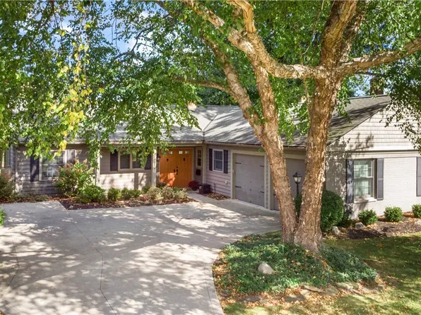 29314 Wolf Rd, Bay Village, OH 44140