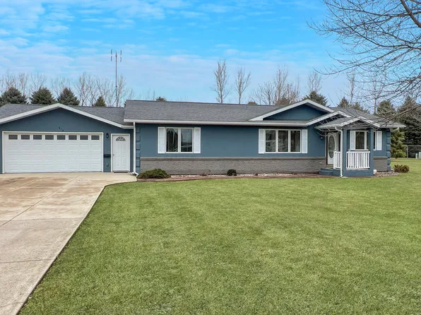 818 E 2nd St N, Truman, MN 56088