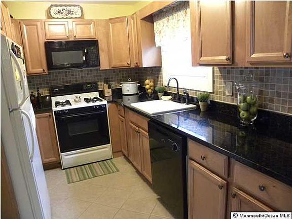 2nd image of 563 Parkwood Ave