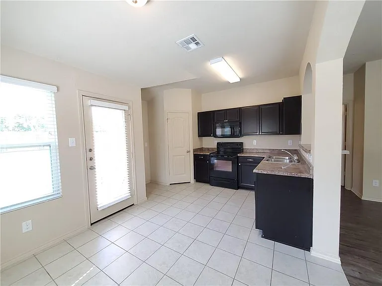1536 Gateshead Dr — Photo 5