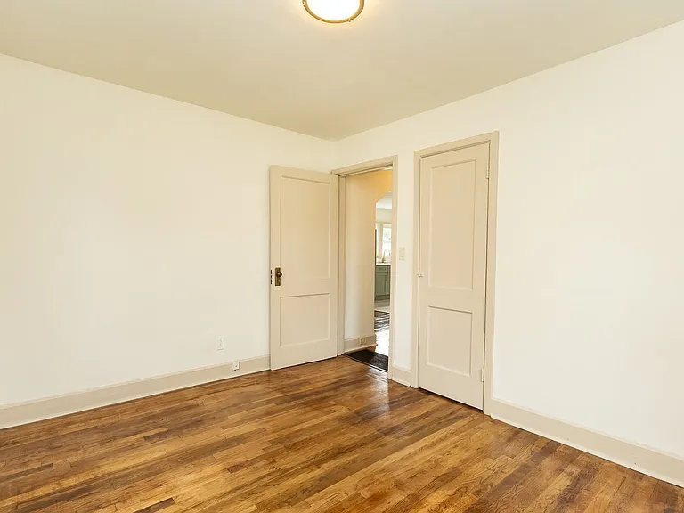 825 Henderson Ave — Photo 14