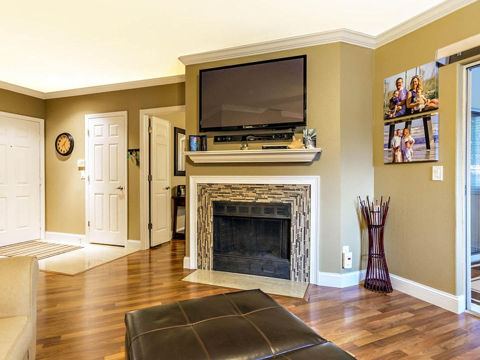 WALL TV W/FIREPLACE