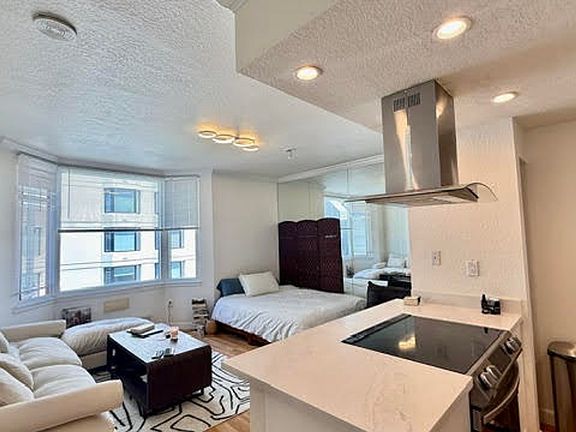 2nd image of 201 Harrison St APT 529