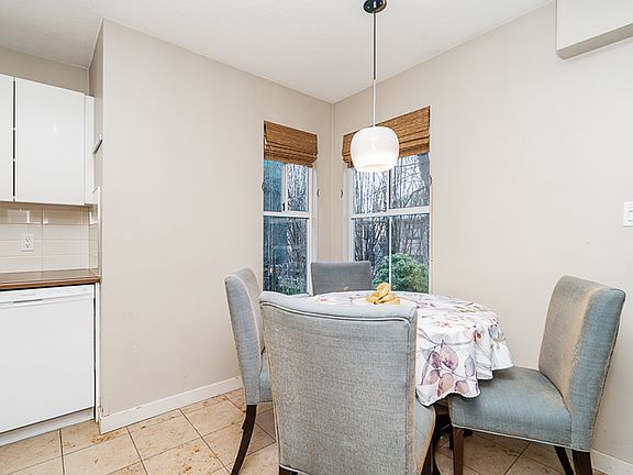 3rd image of 611 W 13th Ave