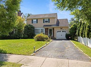 75 Meadowbrook Rd, Syosset, NY 11791