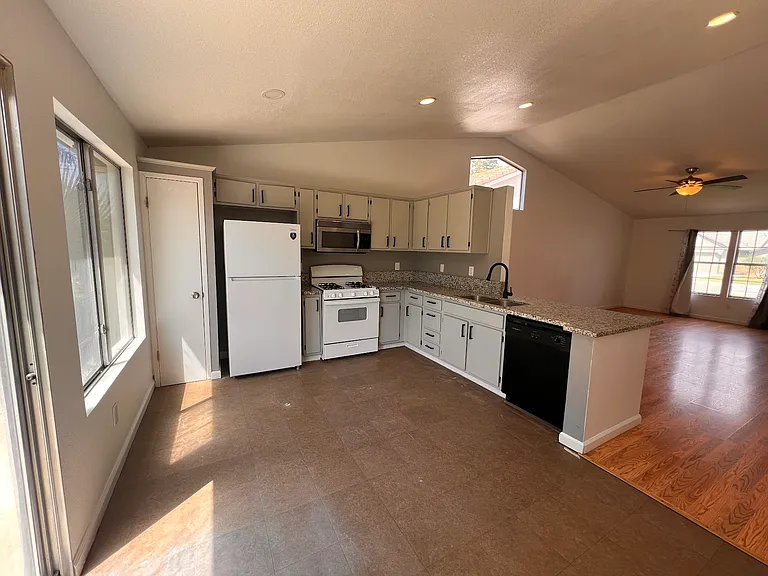 434 El Portal Ct — Photo 8
