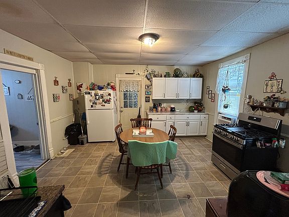 4th image of 721 E 9th St
