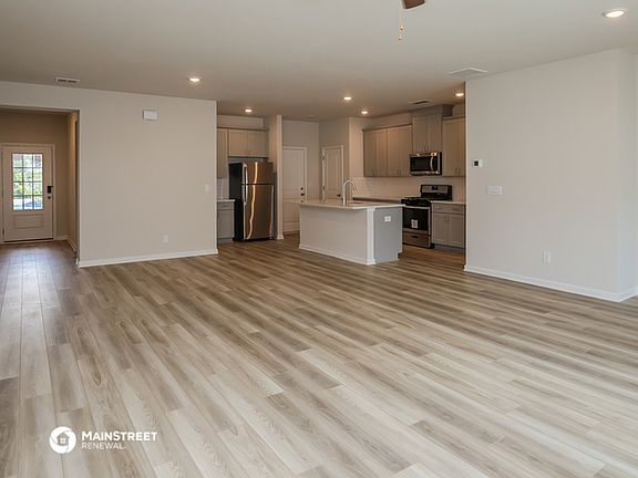 4th image of 1347 Chadwick Lake Dr