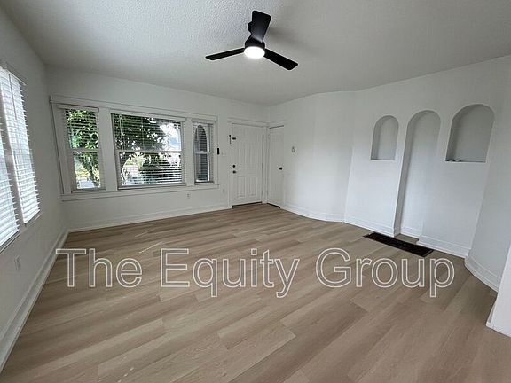 3rd image of 425 E Putnam Ave APT 1