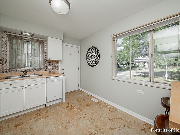 3rd image of 351 Mission Ave