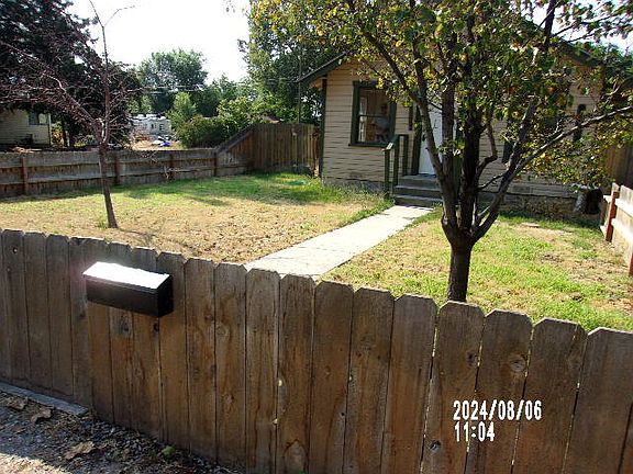 2nd image of 831 E 1st St