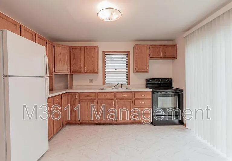 446 E St — Photo 25